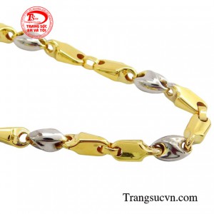 Không chỉ đem lại ngoại hình chỉnh chu, sản phẩm còn được coi như món trang sức phong thủy, giúp nam giới thu hút may mắn, sự nghiệp hanh thông.