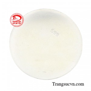 Đồng xu bạc cỡ nhỏ được chế tác từ bạc nguyên chất mà gia đình nào cũng nên sở hữu cho mình 1 chiếc. 