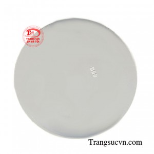 Đồng xu bạc may mắn là một vật dụng không thể thiếu trong gia đình mỗi người vì nó được xem như một chiếc nam châm thu hút tiền tài và của cải.