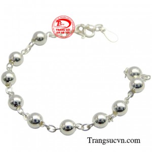 Chiếc lắc tay này là món quà nhỏ xinh để dành tặng cho con yêu của bạn vào những dịp như sinh nhật, giáng sinh hay quốc tế thiếu nhi.