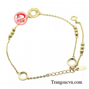 Lắc chân nữ yêu kiều vàng 10k được thiết kế trên chất liệu vàng 10k mang đến cho nàng sự thanh lịch, duyên dáng.