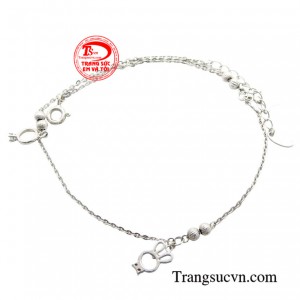 Lắc chân quý cô vàng trắng là phụ kiện yêu thích dành cho những cô nàng theo phong cách trẻ trung, năng động.