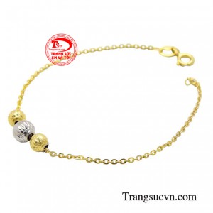 Khi bạn di chuyển những viên bi va vào nhau tạo nên một âm thanh vui tai giúp bạn tạo nên sự chú ý đối với những người xung quanh.