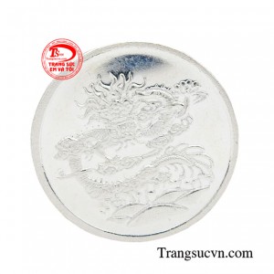 Mặt bạc tuổi thìn đẹp tượng trưng cho sự giàu sang, thịnh vượng và may mắn. Mặt dây được chế tác từ bạc nguyên chất 925, mang đến vẻ sáng bóng, bền đẹp theo thời gian.