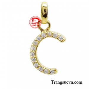 Mặt dây chữ C vàng 10k là sự kết hợp hoàn hảo giữa vàng 10k và thiết kế theo kiều hình chữ C mang đến một phong cách nhẹ nhàng nhưng không kém phần sang trọng cho nàng.