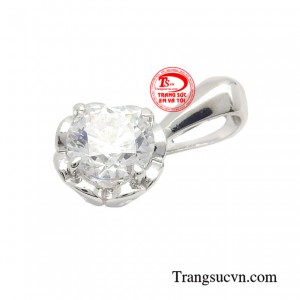 Không người phụ nữ nào muốn trở nên nhạt nhòa trong mắt người đối diện.