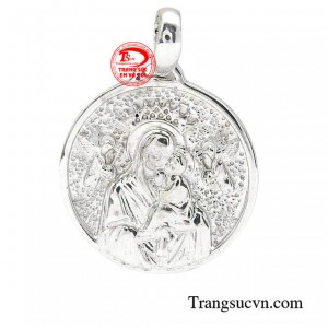 Mặt đức mẹ bình an là sự kết hợp giữa vẻ đẹp của vàng 18k và biểu tượng tâm linh quan trọng.