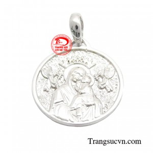 Với sự kết hợp này, nó không chỉ là một món trang sức thời trang mà còn mang theo ý nghĩa tâm linh sâu sắc. 