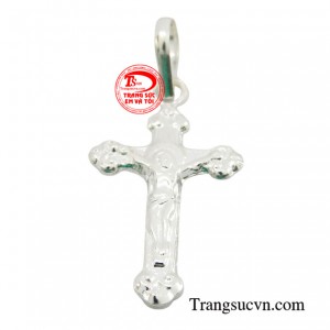 Người ta cho rằng mang trang sức thánh giá bên người sẽ được Chúa bảo vệ.