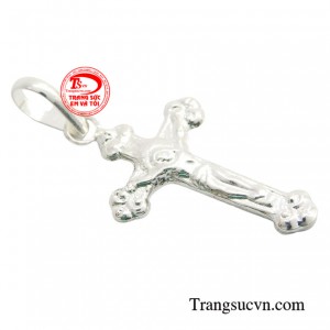 Nhờ ý nghĩa thiêng liêng cộng với kiểu dáng thời trang nên thánh giá đã trở thành nguồn cảm hứng sáng tạo cho các nhà hoàn kim chế tác trang sức. 