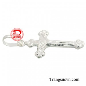 Nhờ ý nghĩa thiêng liêng cộng với kiểu dáng thời trang nên thánh giá đã trở thành nguồn cảm hứng sáng tạo cho các nhà hoàn kim chế tác trang sức. 