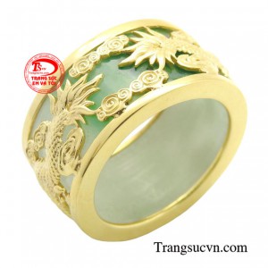 Nhẫn ngọc rồng vàng quyền uy không chỉ là phụ kiện trang sức mà nó còn có ý nghĩa về mặt phong thủy mang lại nhiều tài lộc, giúp cho gia chủ làm ăn phát đạt.