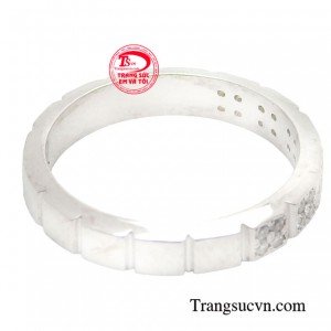 Nàng có thể phối đồ khi đi làm, đi chơi hay trong các buổi sự kiện trọng đại giúp nàng tự tin khẳng định vị trí của mình giữa đám đông.