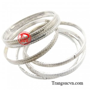 Vòng tuần vàng trắng sang trọng vàng từ chất liệu vàng 10k bền đẹp, sáng bóng và được chế tác bằng công nghệ cao, phay tinh xảo sắc nét, tôn lên sự nhẹ nhàng, sang trọng cho phái đẹp.