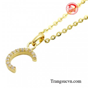 Nếu bạn đang đi tìm cho mình bộ mặt dây quý cô vàng tỏa sáng thì đừng bỏ qua bộ sản phẩm này nhé!