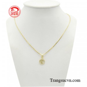 Bộ mặt dây vàng thiết kế mang lại vẻ đẹp, sức hút của những người xung quanh đối với các cô nàng.
