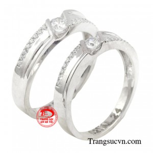 Mỗi khi nhìn vào chiếc nhẫn cưới trên tay các cặp đôi luôn thấy trách nhiệm hơn đối với người bạn đời của mình dù sướng vui, buồn khổ, khó khăn sung sướng… thì họ sẽ luôn bên nhau cùng nhau vượt qua.