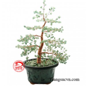 Sản phẩm được chế tác kiêu dáng cây bonsai tạo nét ấn tượng và hấp dẫn riêng.