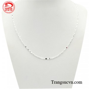 Dây chuyền bạc ý đẹp luôn mang đến vẻ đẹp bền vững, trường tồn, sẽ mãi tỏa ngát hương, khoe sắc qua thời gian.