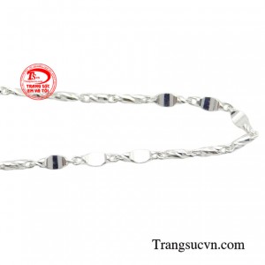 Với mong muốn phái đẹp khi mang chiếc dây chuyền này cũng sẽ tỏa sáng theo cách riêng của bạn.