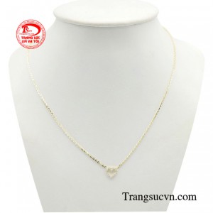 Dây chuyền vàng nữ trẻ trung lấy cảm hứng từ hình ảnh trái tim ngọt ngào, yêu thương của phái đẹp. 