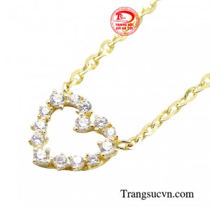 Dây chuyền vàng nữ trẻ trung đặc biệt bởi ý nghĩa mà người tặng gửi gắm đến chủ nhân, giúp nàng hiểu được tình cảm chân thành.