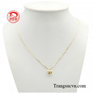Dây chuyền vàng trái tim là sự kết hợp hoàn hảo giữa đường nét đơn giản và biểu tượng tình yêu bất diệt tạo nên một phụ kiện thời trang không thể thiếu cho phái đẹp.