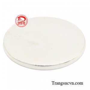 Từ xa xưa đồng xu đánh cảm là một vật dụng không thể thiếu trong gia đình mỗi người vì nó được xem như một chiếc nam châm thu hút tiền tài và của cải.