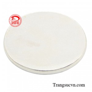 Từ xa xưa đồng xu đánh cảm là một vật dụng không thể thiếu trong gia đình mỗi người vì nó được xem như một chiếc nam châm thu hút tiền tài và của cải.