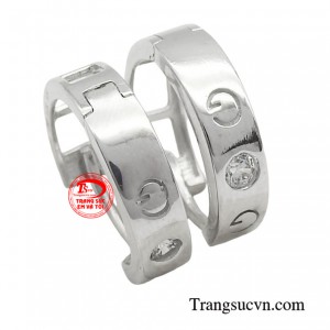 Đó không chỉ là vấn đề trong những buổi đầu gặp gỡ, mà ngay cả khi yêu rồi, đàn ông vẫn bị hấp dẫn bởi vẻ thanh lịch của những người phụ nữ thông minh, hiện đại.