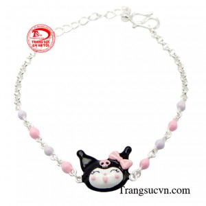 Điểm nổi bật của chiếc lắc là hình chú mèo kitty rất ngộ nghĩnh đáng yêu.