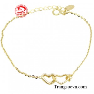 Lắc tay nữ trái tim yêu thương với thiết kế thanh lịch, nhẹ nhàng phù hợp với mọi phong cách thời trang trẻ trung, năng động đến thanh lịch.