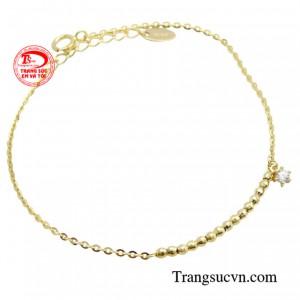 Sản phẩm nhằm tô điểm cho người phụ nữ càng thêm duyên dáng, mang lại sự trẻ trung, cá tính và đẳng cấp.