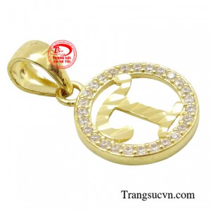 Mặt dây vàng thiết kế chính là món quà ý nghĩa và sang trọng, tô điểm thêm vẻ đẹp rạng ngời cho phái nữ.