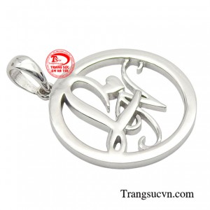 Nếu một cô nàng ưa thích sự đơn giản nhưng vẫn toát lên vẻ đẹp riêng cho mình thì chiếc mặt dây chuyền này chính là sự lựa chọn hoàn hảo.