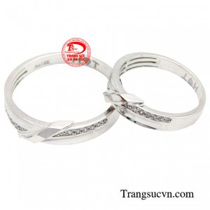 Nhẫn cưới vàng trắng son sắc là sự lựa chọn hoàn hảo dành cho cặp đôi.