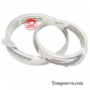 Chính vì vậy mà đôi nhẫn cưới là món đồ trang sức không thể thiếu trong ngày trọng đại.