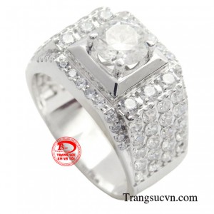 Nhẫn nam vàng trắng phong cách lịch lãm được chế tác trên chất liệu vàng trắng 18k mang đến vẻ đẹp sang trọng và đẳng cấp cho người đeo.