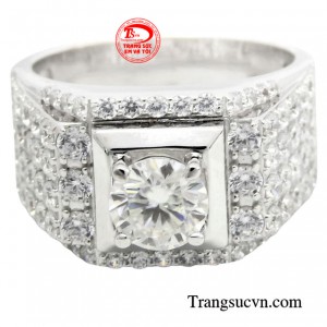 Chính vì vậy mà nhẫn vàng trắng đang trở thành xu hướng hot nhất hiện nay.