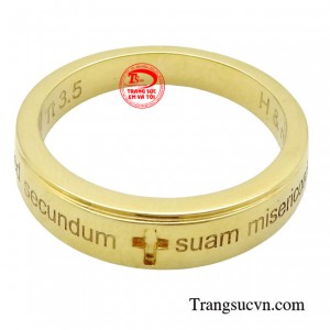 Bên cạnh đó, chiếc nhẫn thánh giá còn có tính thời trang có thể giúp bạn hoàn thiện phong cách của mình.