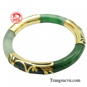 Sản phẩm đặc biệt phù hợp cho người mệnh hỏa hoặc mệnh mộc.