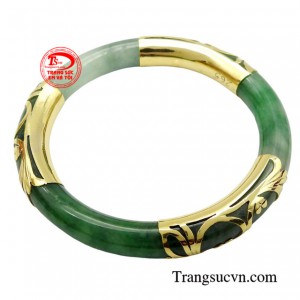 Vòng ngọc Jadeit bọc vàng 18k nhận chế tác theo yêu cầu.