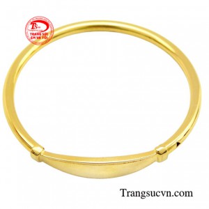 Vòng tay vàng 10k cho bé được thiết kế đơn giản trên chất liệu vàng 10k có độ cứng cao phù hợp với trang sức của trẻ nhỏ.