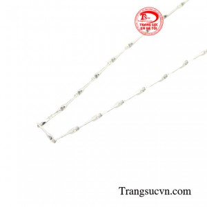 Với mong muốn phái đẹp khi mang chiếc dây chuyền này cũng sẽ tỏa sáng theo cách riêng của bạn.