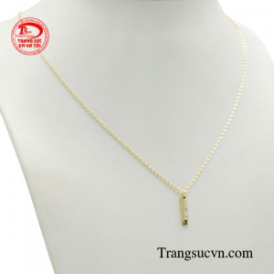 Chiếc dây chuyền giúp bạn có thể phối nhiều bộ trang phục khác nhau từ đi làm, đi chơi hay tham gia các buổi tiệc.