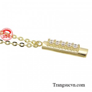 Với thiết kế trẻ trung thì chiếc dây chuyền đang dần là sự lựa chọn của giới trẻ.