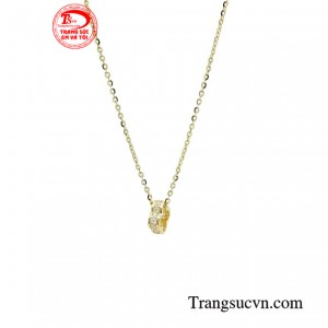 Chiếc dây chuyền là món quà ý nghĩa dành tặng cho chính mình hay người thân, bạn bè.