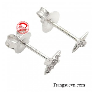 Đôi bông tai là món phụ kiện không thể tách rời trong các bộ trang phục của mọi cô gái.