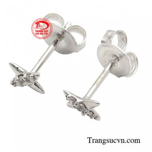 Vàng trắng đang dần là món trang sức được nhiều người ưa chuộng bởi sự sang trọng đó.