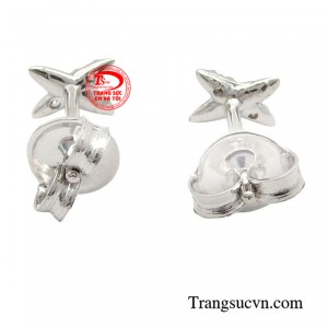 Nó không chỉ mang lại vẻ đẹp xa hoa cho người phụ nữ mà nó còn mang đến khí chất ngời ngời cho các nàng thêm tự tin, sang trọng và quý phái.